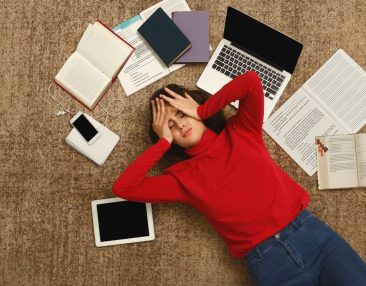 Adolescent stressé et anxieux face aux examens